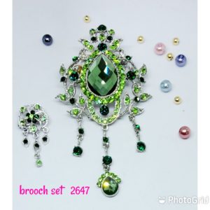 Elegant Emerald crystals colour large brooch set