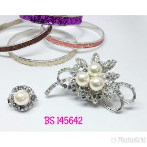 Exclusive cream pearls and crystals brooch set.